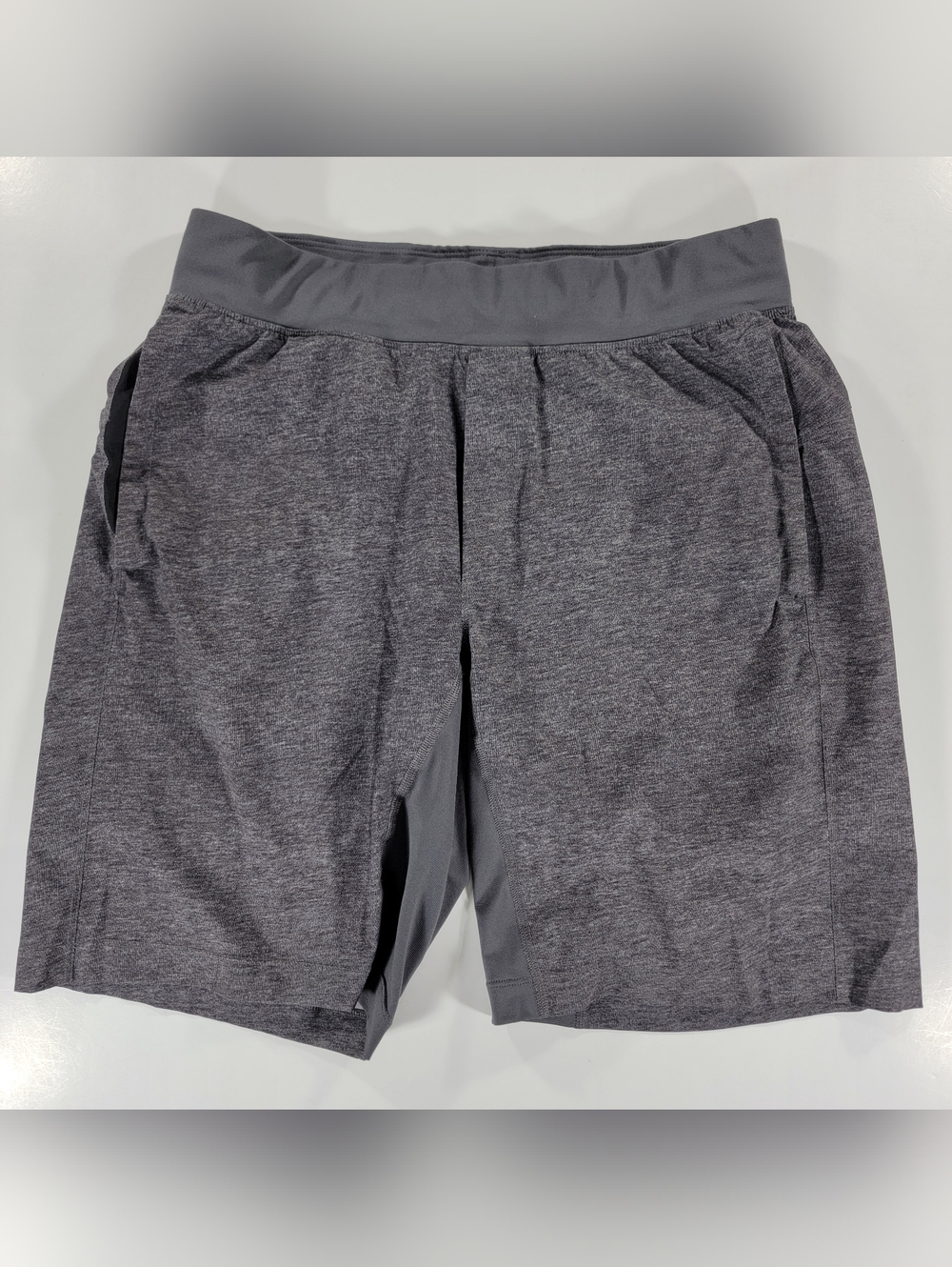 Lululemon T.H.E. Short Linerless Short 9" Gray Mens Medium Gym Workout Athletic